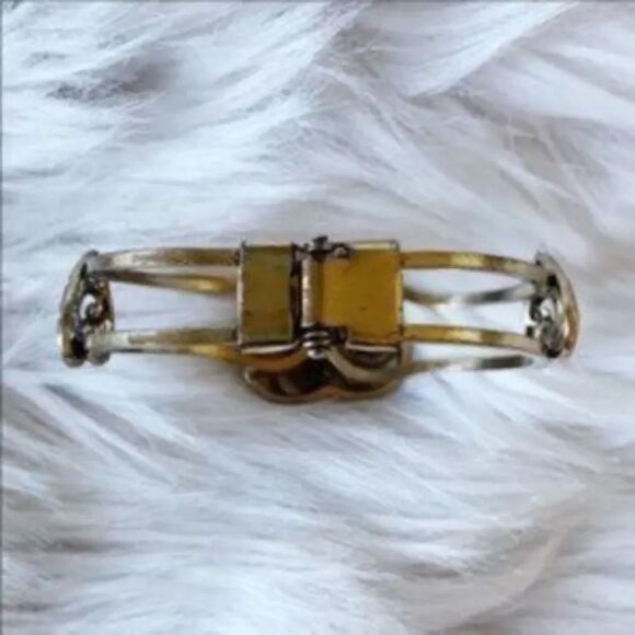 Forever 21 Metal Etched Heart Bracelet Brassy Gold - Picture 6 of 6